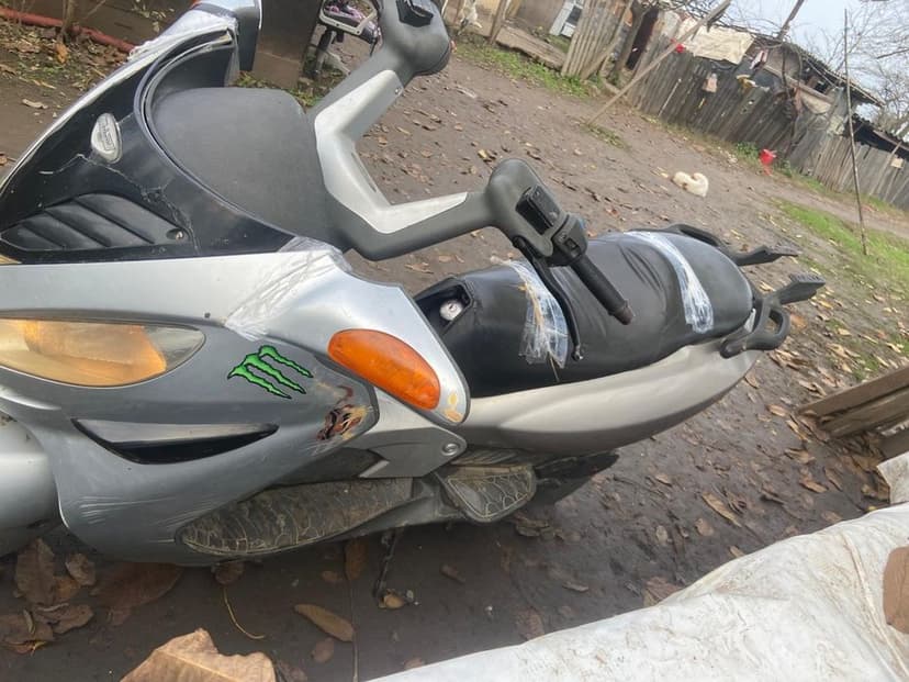 Vând scuter bun cu acte
