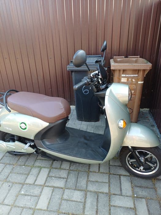 Vând scuter nou(200 km)Volta , 2000 w, fără permis . Autonomie 60 k