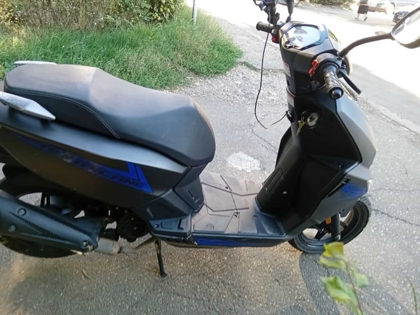 Vând scuter keeway hurricane