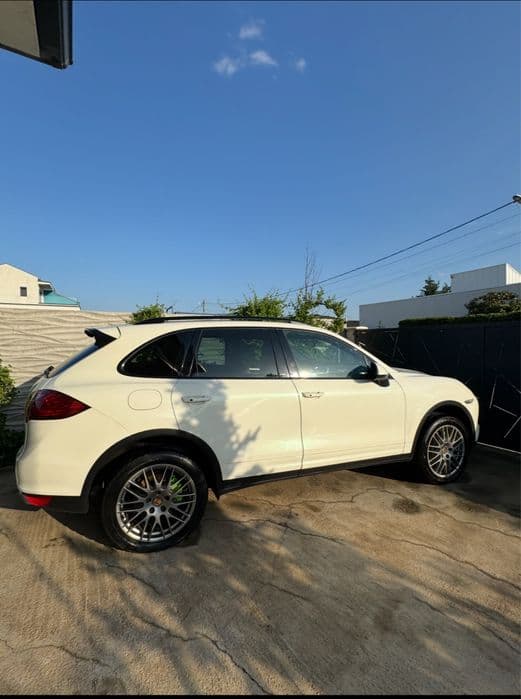 Vand Porsche cayenne. Proprietar