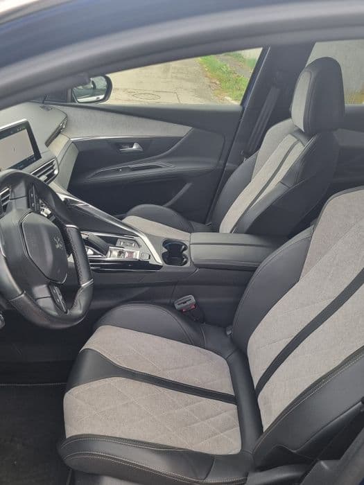 PEUGEOT 3008GT 4X4 Hybrid 300CP/Distronic/Lane assist/full led/camera