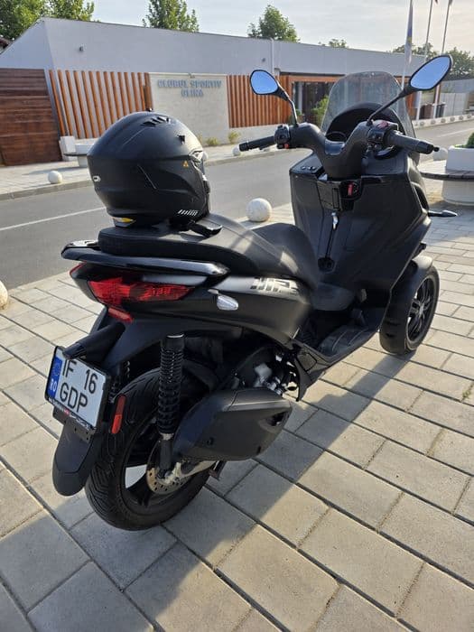Scuter Piaggio MP3 se conduce cu categoria B ca nou impecabil