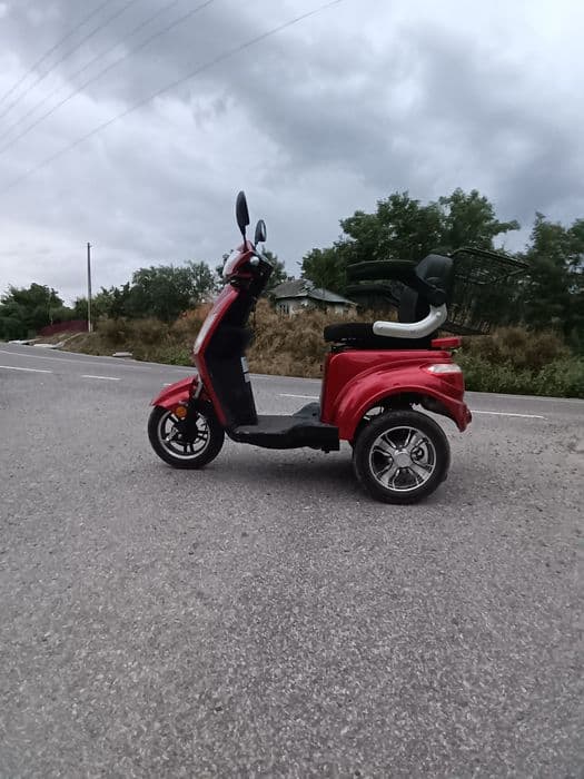 Vând triciclu cu un loc