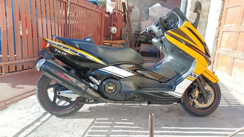 Vindsau dezmembrez doua scutere yamaha tmax 500 carburatie si injectie