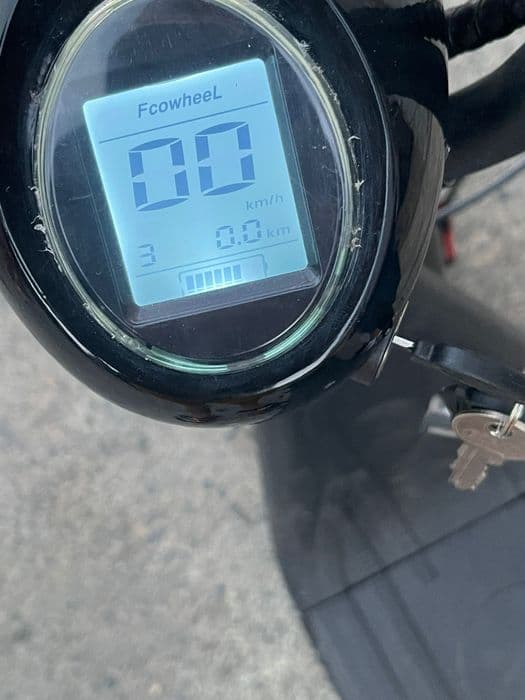 Vand Scuter electric in stare bune