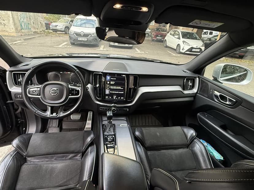 Volvo XC60 D4 R-Design 190CP • Automat • LED • Navi • Piele • 2019