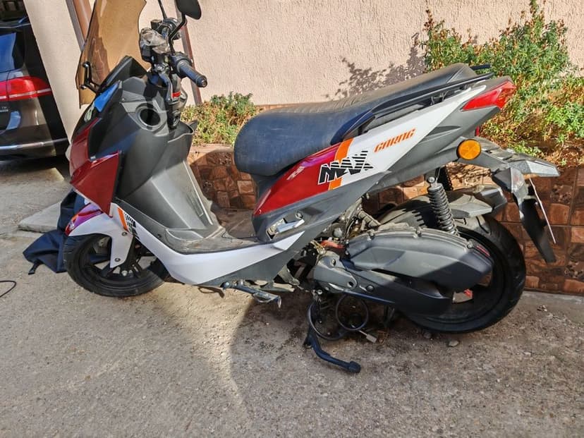 Vând scuter 125 nou