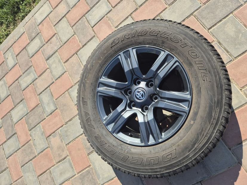 Bena Toyota Hilux Bara Fata Bara Spate