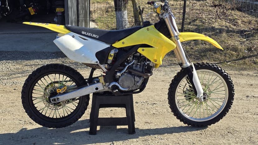 Motocross Suzuki RMZ 250 4 timpi