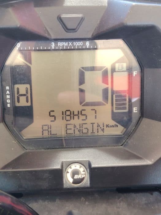 Vând URGENT atv can am