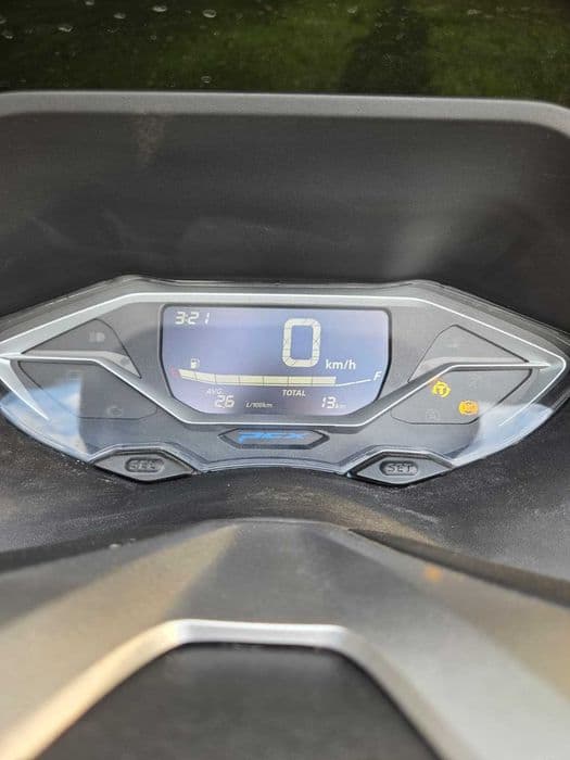 Inchiriez scuter Honda PCX 125cc 2025 NOU, contract 400lei/saptamana