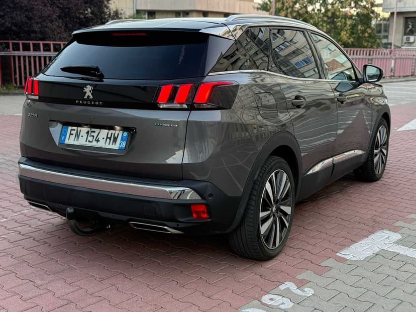 Peugeot 3008. 4X4. 300 Cp. Plug-In Hybrid. Carte RAR. Omologare cârlig