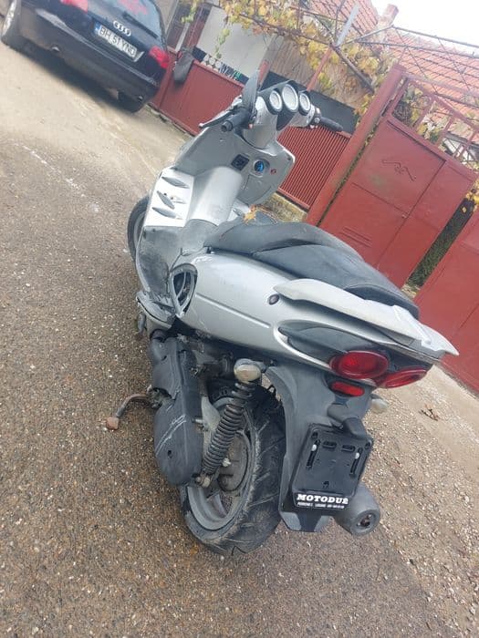 Vând scuter malaguti phanton max 125
