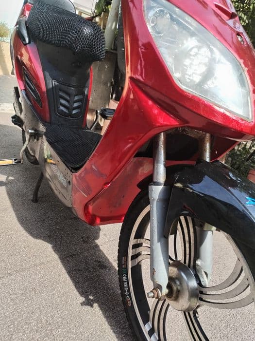 Scuter cu pedale pentru LIVRATORI