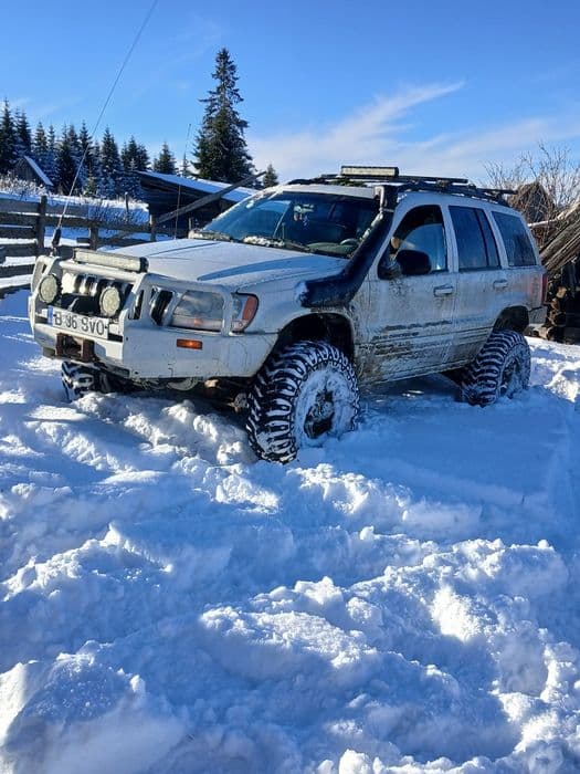 Vând Jeep Grand Cherokee