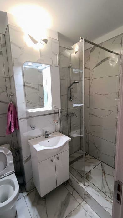 Garsoniera renovata, 43 metri patrati, langa Mega Mall