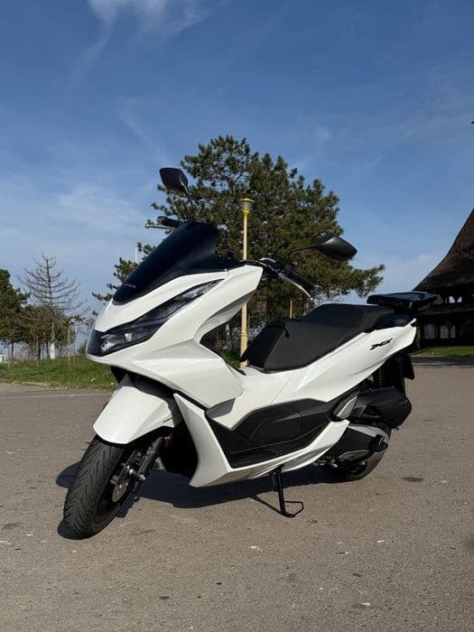 Scuter Honda PCX 125 cc automat