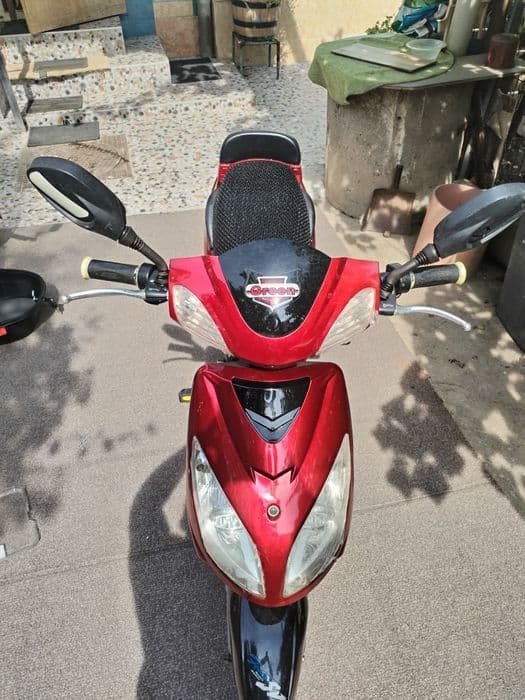 Scuter cu pedale pentru LIVRATORI