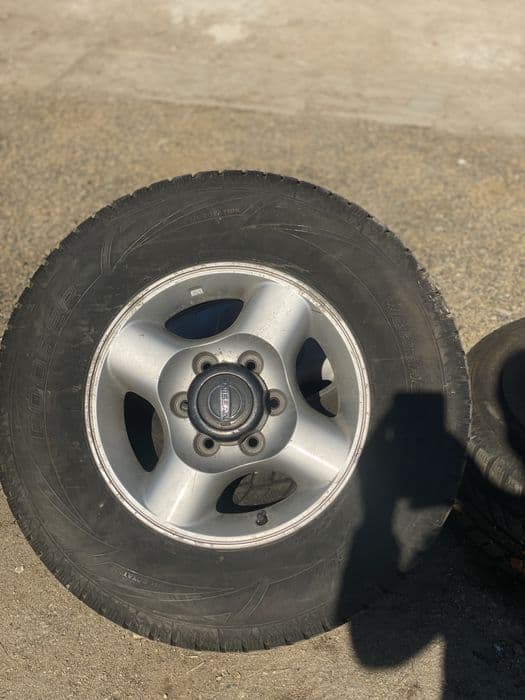 Vand 4 jante cu cauciucuri nissan navara