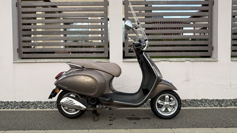 Vespa primavera piaggio scuter