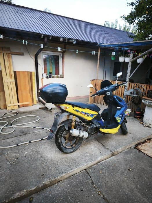 Vând scuter sau schimb cu motocultor