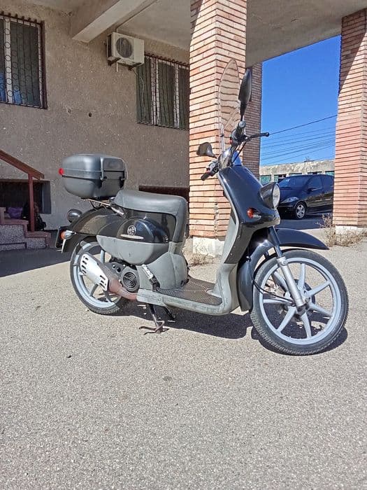 Vând scuter Beneli