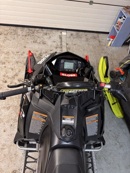 Snowmobil Polaris Rmk