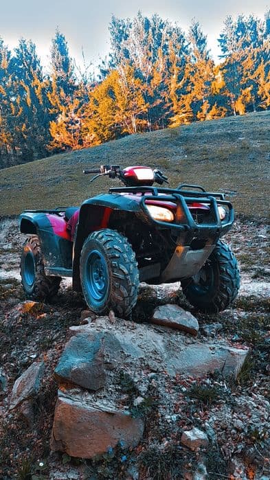 Vând atv honda . Sau schimb