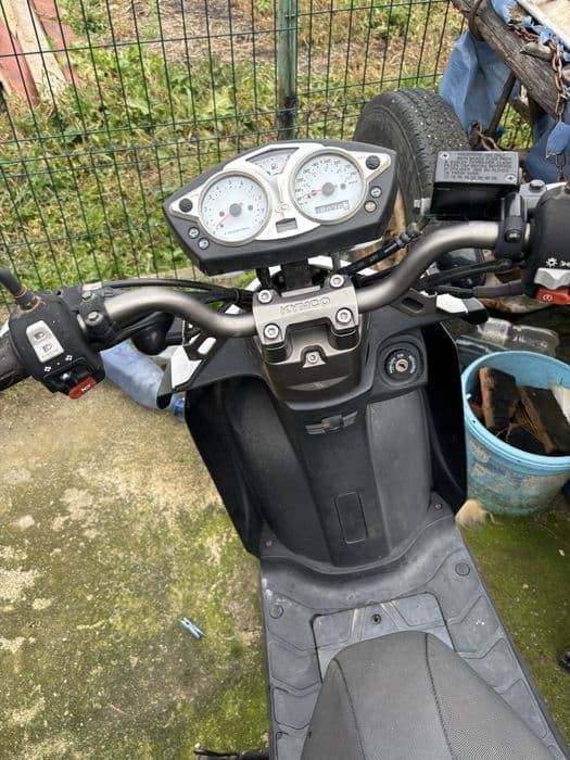 Scuter kymko fara permis limitat la 25 la ora