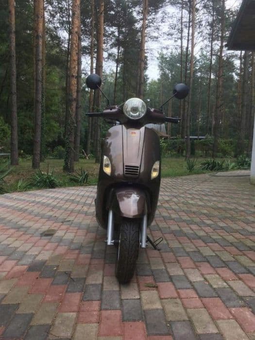 Scuter model Vespa, motor 125 cc