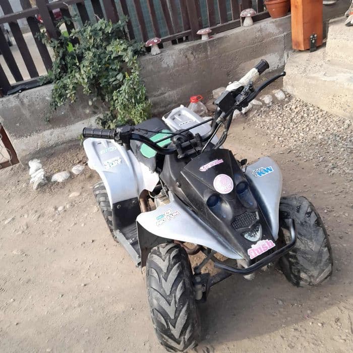 Vând ATV 49 CC pe benzina