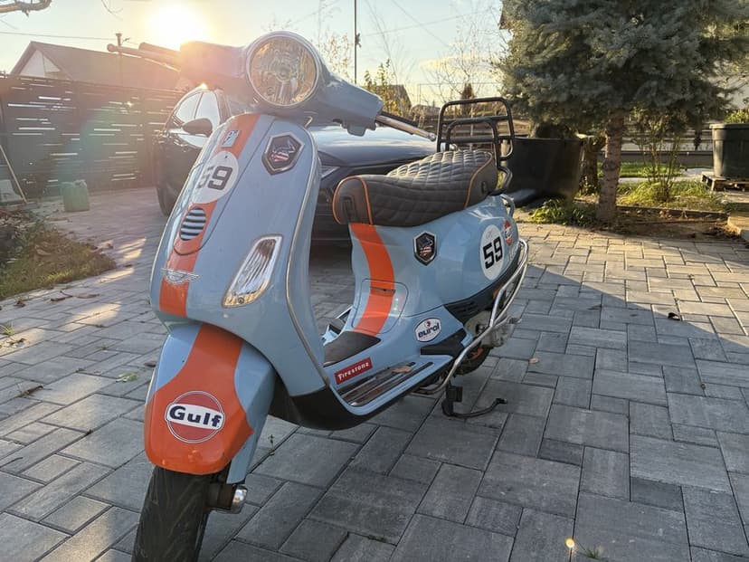 Scuter Vespa Gulf Edition
