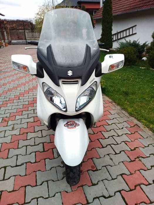 Vând Suzuki Burgman 650