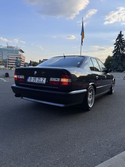 BMW M5 e34 vehicul istoric