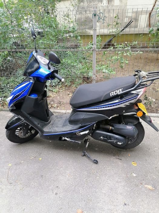 4500 lei negociabil scuter 50cc se poate pilota cu permis cat AM sau B