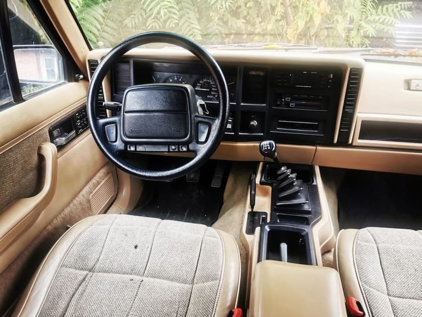 Jeep Cherooke, 4.0, fără impozit.