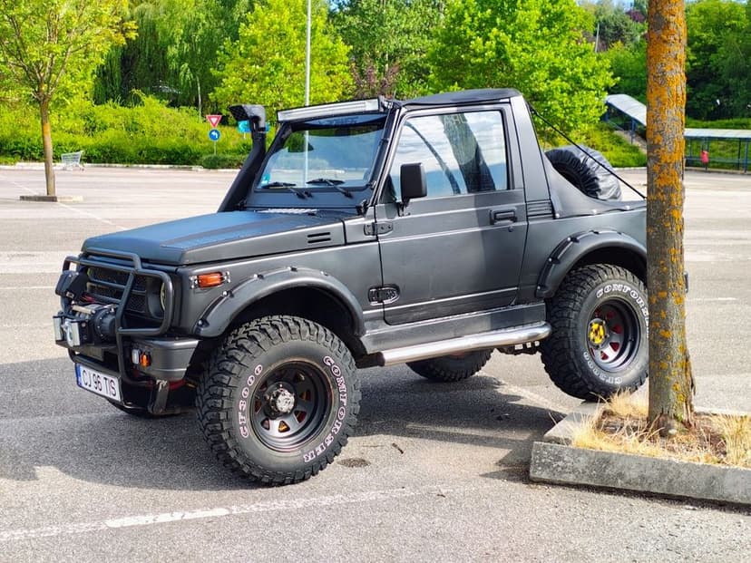 Vând Suzuki Samurai Cabrio Foarte frumos și îngrijit