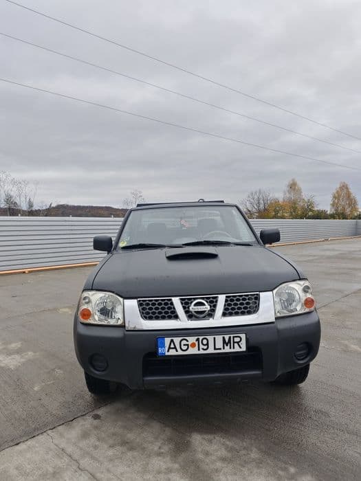 Vând Nissan Navara