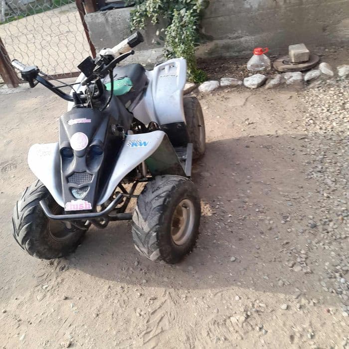 Vând ATV 49 CC pe benzina