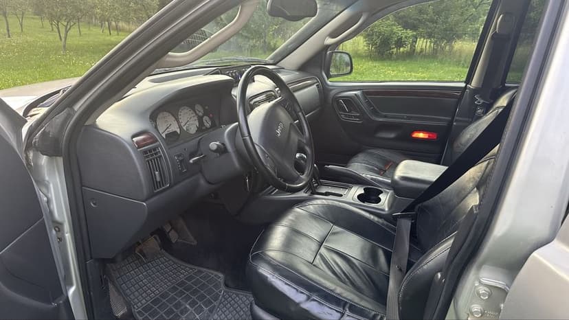 Jeep Grand Cherokee (astept oferte)