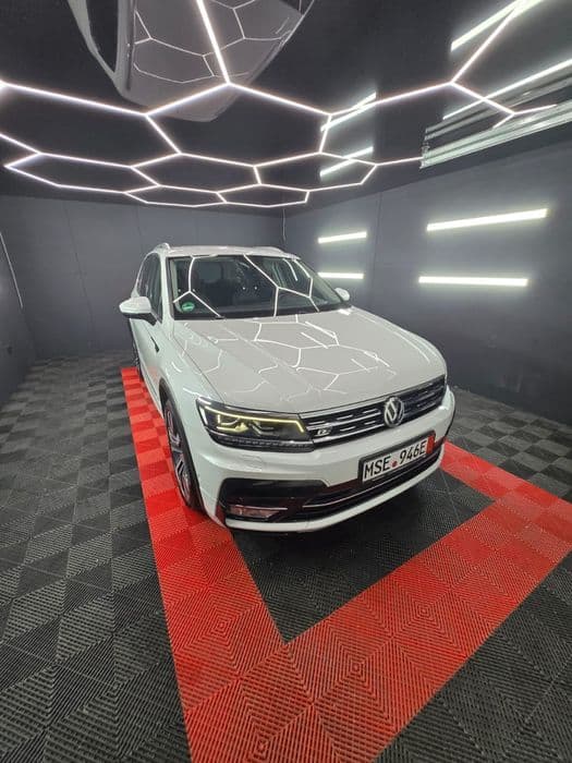 VW Tiguan R-Line 4Motion
