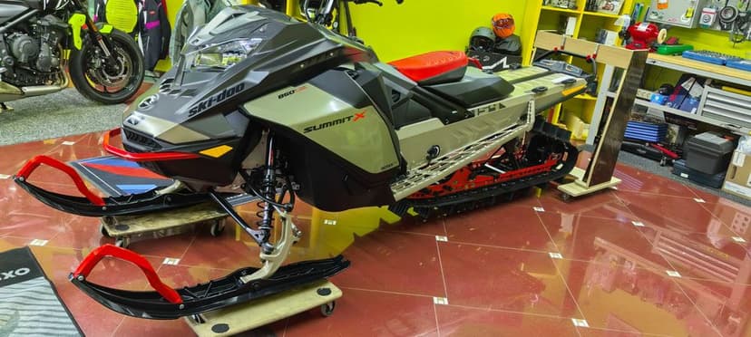 Snowmobil Ski Doo Summit X 850 Turbo