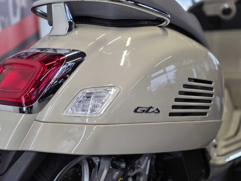 Scuter Piaggio Vespa GTS 125  Permis Categoria B RATE  Moto Bike Shop