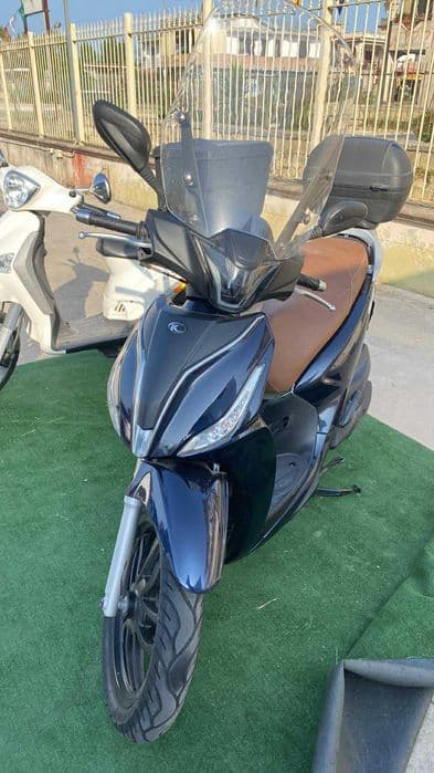 Vând sau schimb scuter cu un cross de 250cc