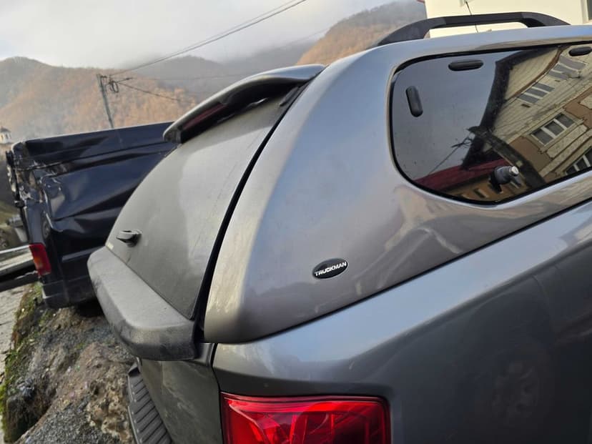 Dezmembrez nissan navara 2021