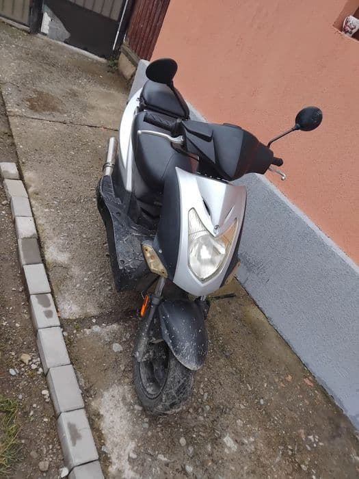Vând kymco 50 4t