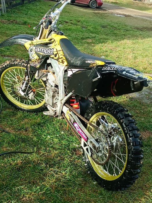 Cross Suzuki Remezeu de 450 cc