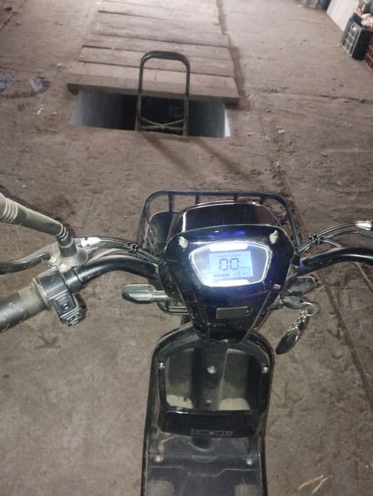 Bicicleta electrica că nouă.Mai are garanție 12 luni