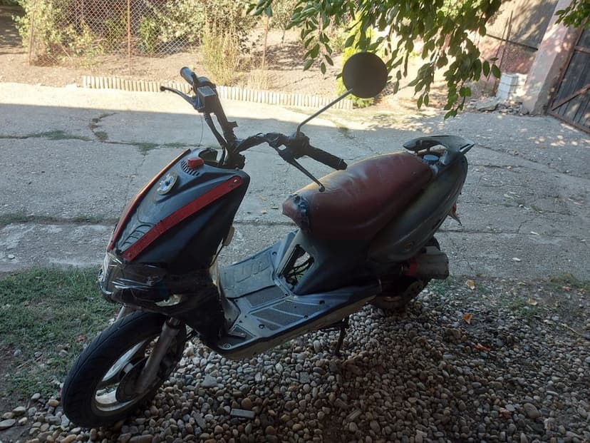 Scuter pentru piese