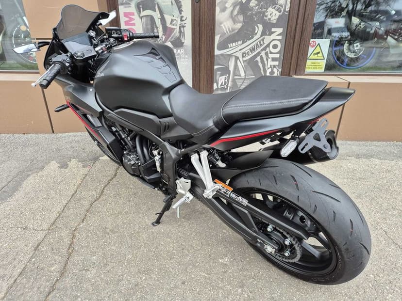 Honda CBR 650 R ABS  E-CLUTCH 2025 910 KM ~Garantie ~Rate fara dobanda